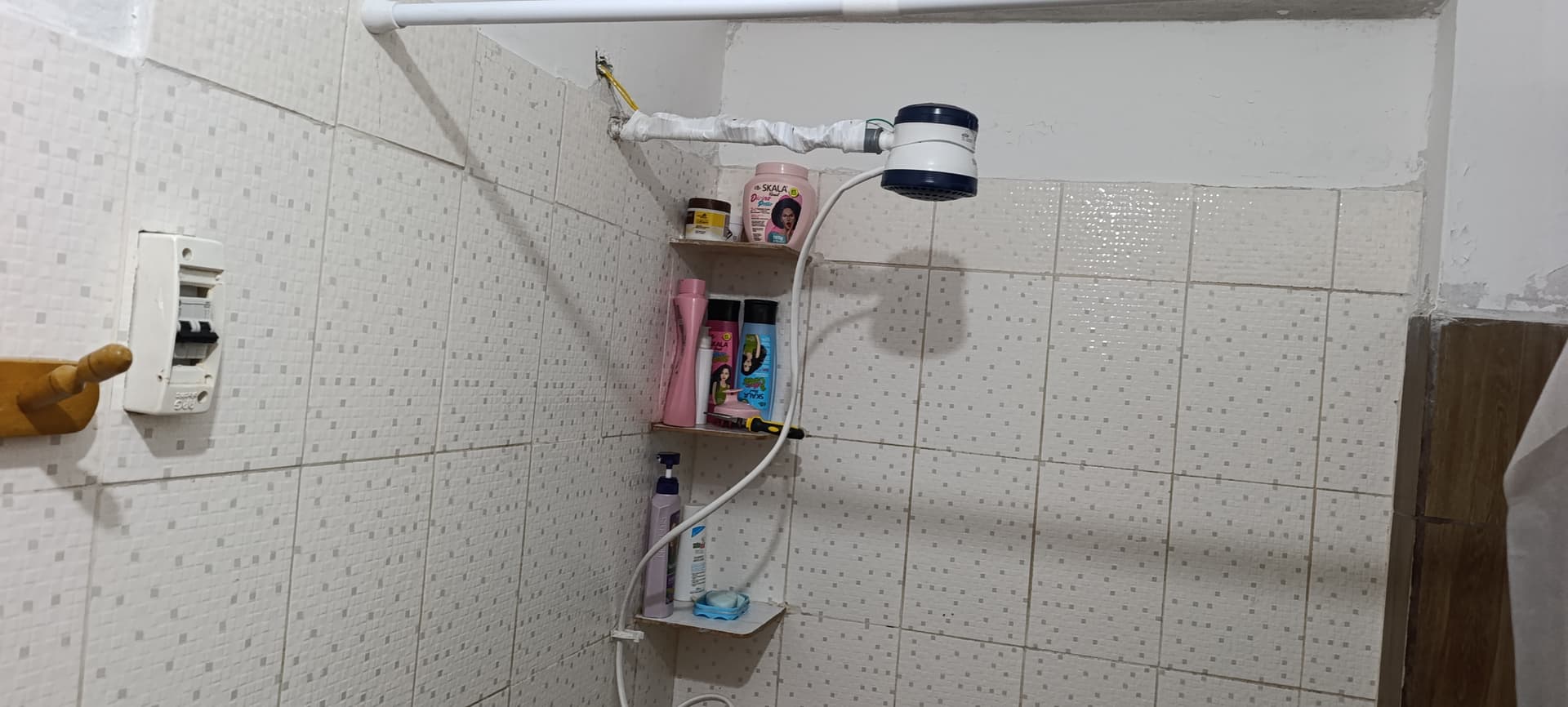 Instalación de ducha eléctrica